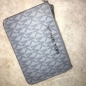 MICHAEL KORS WALLET!!